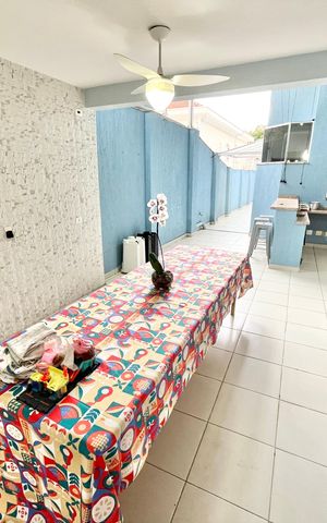 Casa à venda com 250m², 3 quartos e 2 vagas Casa à venda com 250m², 3 quartos e 2 vagasÁrea comum - Churrasqueira