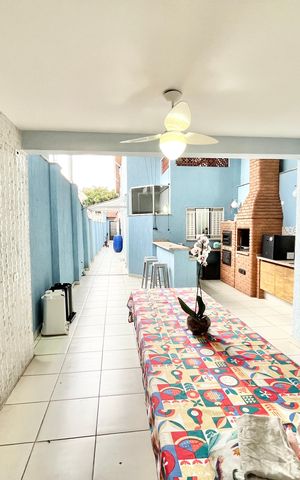Casa à venda com 250m², 3 quartos e 2 vagas Casa à venda com 250m², 3 quartos e 2 vagasÁrea comum - Churrasqueira