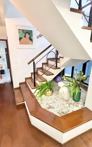 Casa à venda com 250m², 3 quartos e 2 vagas Casa à venda com 250m², 3 quartos e 2 vagasSala
