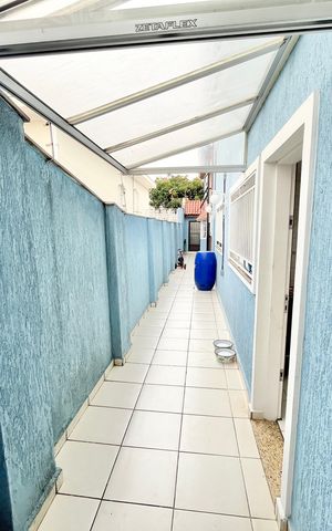 Casa à venda com 250m², 3 quartos e 2 vagas Casa à venda com 250m², 3 quartos e 2 vagasCorredor