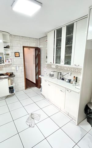 Casa à venda com 250m², 3 quartos e 2 vagas Casa à venda com 250m², 3 quartos e 2 vagasCozinha