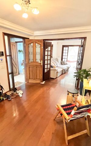 Casa à venda com 250m², 3 quartos e 2 vagas Casa à venda com 250m², 3 quartos e 2 vagasSala