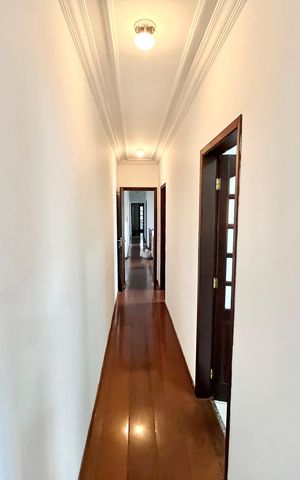 Casa à venda com 250m², 3 quartos e 2 vagas Casa à venda com 250m², 3 quartos e 2 vagasQuarto Suíte Corredor