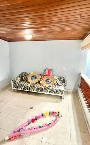 Casa à venda com 250m², 3 quartos e 2 vagas Casa à venda com 250m², 3 quartos e 2 vagasVaranda