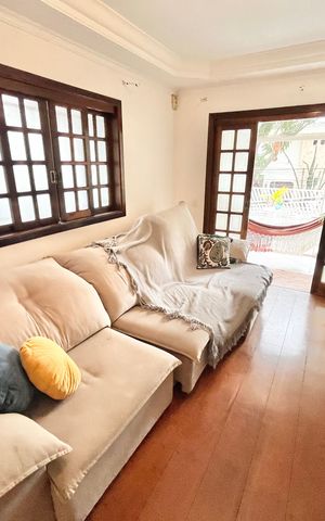 Casa à venda com 250m², 3 quartos e 2 vagas Casa à venda com 250m², 3 quartos e 2 vagasSala