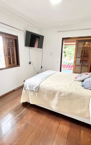Casa à venda com 250m², 3 quartos e 2 vagas Casa à venda com 250m², 3 quartos e 2 vagasQuarto Suíte