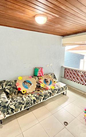 Casa à venda com 250m², 3 quartos e 2 vagas Casa à venda com 250m², 3 quartos e 2 vagasVaranda