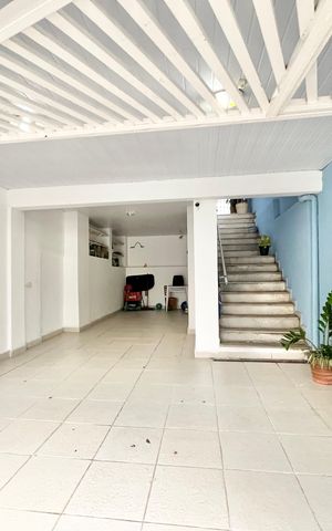 Casa à venda com 250m², 3 quartos e 2 vagas Casa à venda com 250m², 3 quartos e 2 vagasGaragem