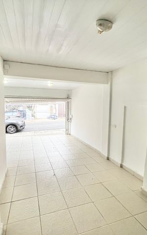 Casa à venda com 250m², 3 quartos e 2 vagas Casa à venda com 250m², 3 quartos e 2 vagasGaragem