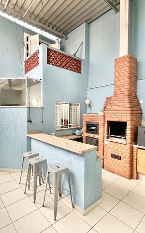Casa à venda com 250m², 3 quartos e 2 vagas Casa à venda com 250m², 3 quartos e 2 vagasÁrea comum - Churrasqueira