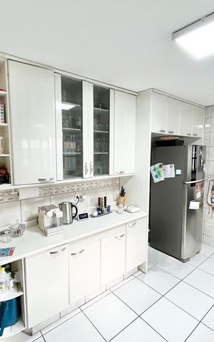 Casa à venda com 250m², 3 quartos e 2 vagas Casa à venda com 250m², 3 quartos e 2 vagasCozinha