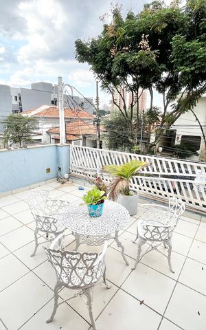 Casa à venda com 250m², 3 quartos e 2 vagas Casa à venda com 250m², 3 quartos e 2 vagasVaranda da Sala