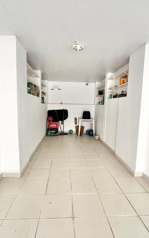Casa à venda com 250m², 3 quartos e 2 vagas Casa à venda com 250m², 3 quartos e 2 vagasGaragem