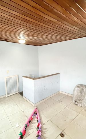 Casa à venda com 250m², 3 quartos e 2 vagas Casa à venda com 250m², 3 quartos e 2 vagasVaranda