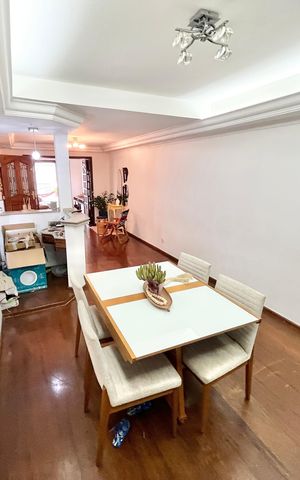 Casa à venda com 250m², 3 quartos e 2 vagas Casa à venda com 250m², 3 quartos e 2 vagasSala