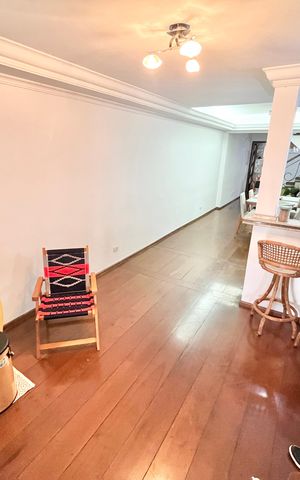 Casa à venda com 250m², 3 quartos e 2 vagas Casa à venda com 250m², 3 quartos e 2 vagasSala