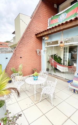 Casa à venda com 250m², 3 quartos e 2 vagas Casa à venda com 250m², 3 quartos e 2 vagasVaranda da Sala