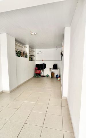Casa à venda com 250m², 3 quartos e 2 vagas Casa à venda com 250m², 3 quartos e 2 vagasGaragem