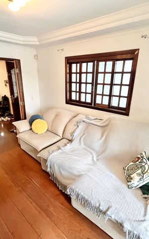 Casa à venda com 250m², 3 quartos e 2 vagas Casa à venda com 250m², 3 quartos e 2 vagasSala