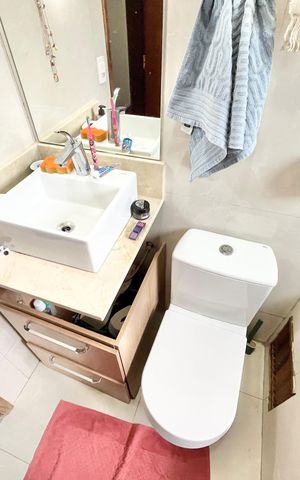 Casa à venda com 250m², 3 quartos e 2 vagas Casa à venda com 250m², 3 quartos e 2 vagasBanheiro