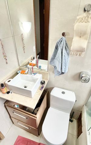 Casa à venda com 250m², 3 quartos e 2 vagas Casa à venda com 250m², 3 quartos e 2 vagasBanheiro