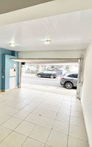 Casa à venda com 250m², 3 quartos e 2 vagas Casa à venda com 250m², 3 quartos e 2 vagasGaragem