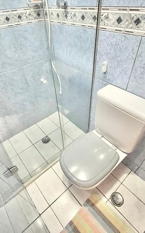 Casa à venda com 250m², 3 quartos e 2 vagas Casa à venda com 250m², 3 quartos e 2 vagasBanheiro de serviço