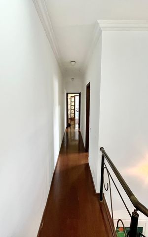 Casa à venda com 250m², 3 quartos e 2 vagas Casa à venda com 250m², 3 quartos e 2 vagasCorredor
