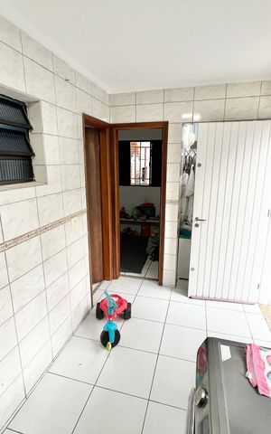 Casa à venda com 250m², 3 quartos e 2 vagas Casa à venda com 250m², 3 quartos e 2 vagasÁrea de Serviço