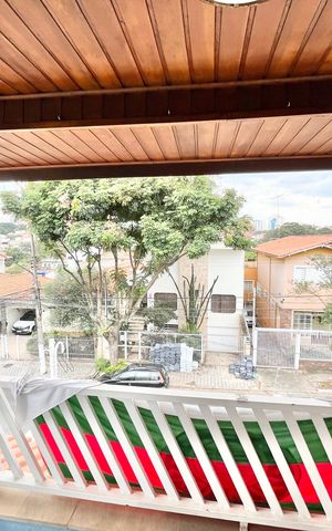 Casa à venda com 250m², 3 quartos e 2 vagas Casa à venda com 250m², 3 quartos e 2 vagasQuarto Suíte Varanda