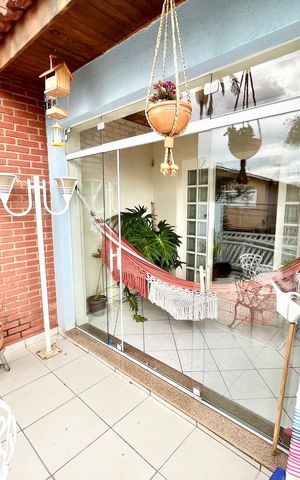 Casa à venda com 250m², 3 quartos e 2 vagas Casa à venda com 250m², 3 quartos e 2 vagasVaranda da Sala