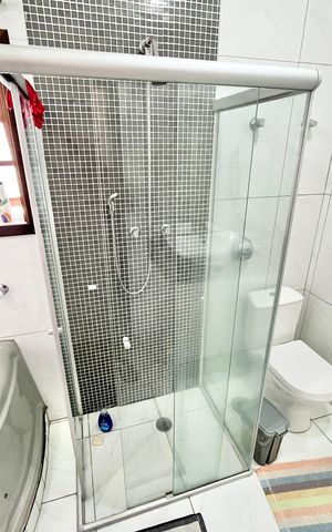 Casa à venda com 250m², 3 quartos e 2 vagas Casa à venda com 250m², 3 quartos e 2 vagasBanheiro da Suíte