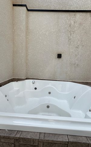 Casa de condomínio à venda com 178m², 3 quartos e 2 vagasHidro Massagem