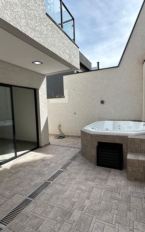 Casa de condomínio à venda com 178m², 3 quartos e 2 vagasQuintal