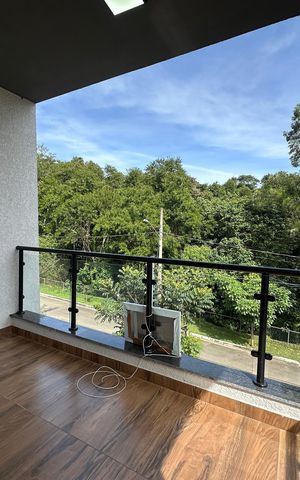 Casa de condomínio à venda com 178m², 3 quartos e 2 vagasVaranda