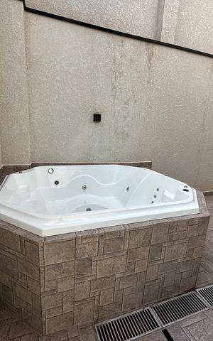 Casa de condomínio à venda com 178m², 3 quartos e 2 vagasHidro Massagem