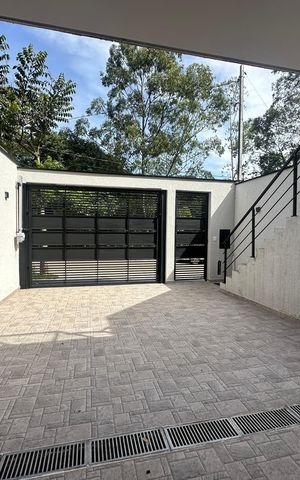 Casa de condomínio à venda com 178m², 3 quartos e 2 vagasGaragem