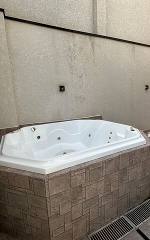 Casa de condomínio à venda com 178m², 3 quartos e 2 vagasHidro Massagem