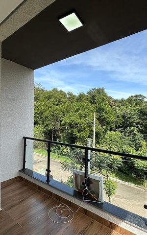 Casa de condomínio à venda com 178m², 3 quartos e 2 vagasVaranda