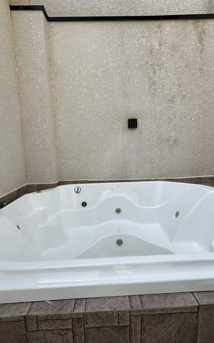 Casa de condomínio à venda com 178m², 3 quartos e 2 vagasHidro Massagem