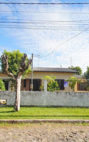 Casa para alugar com 154m², 2 quartos e 2 vagasFachada
