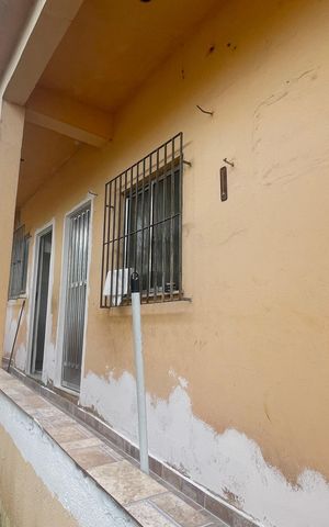 Casa para alugar com 90m², 2 quartos e sem vaga Casa para alugar com 90m², 2 quartos e sem vagaFachada