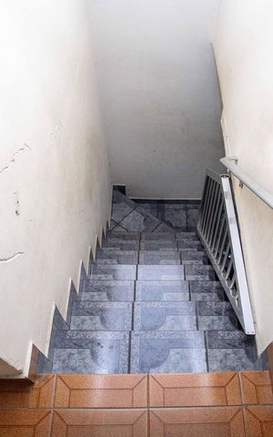 Casa à venda com 196m², 3 quartos e 2 vagasEscada