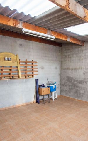 Casa à venda com 196m², 3 quartos e 2 vagasQuintal