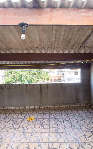 Casa à venda com 196m², 3 quartos e 2 vagasVaranda 