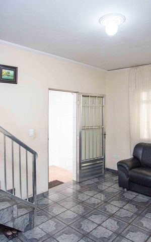 Casa à venda com 196m², 3 quartos e 2 vagasSala de TV