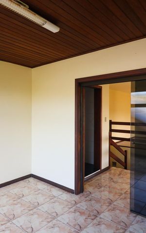Casa à venda com 472m², 5 quartos e 4 vagas Casa à venda com 472m², 5 quartos e 4 vagasQuarto 1