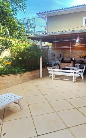 Casa à venda com 271m², 4 quartos e 4 vagas