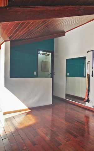 Casa à venda com 271m², 4 quartos e 4 vagas