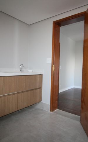 Apartamento à venda com 195m², 3 quartos e 4 vagasBanheiro suíte 1
